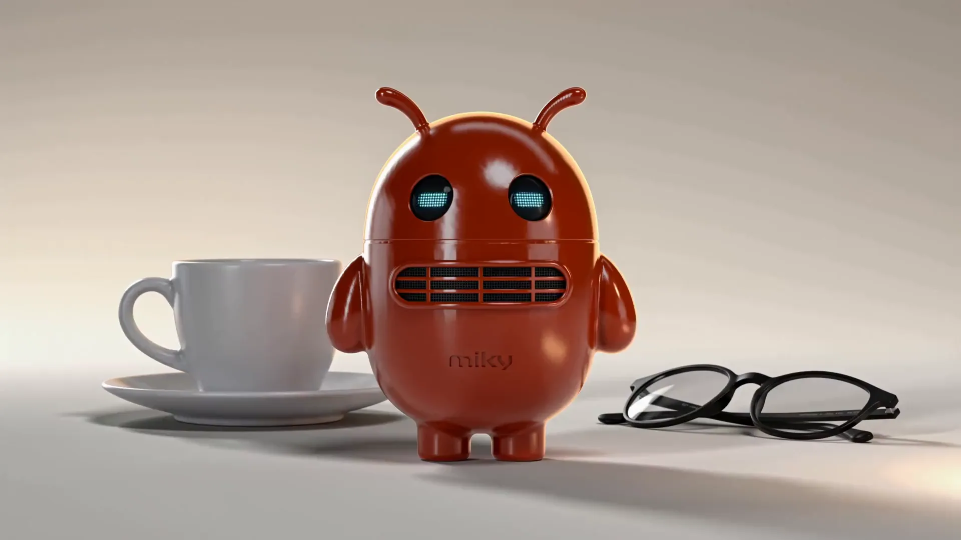 Render di Miky al centro su fondo avorio, con una tazza a sinistra e gli occhiali a destra, e una luce calda che entra da sinistra.